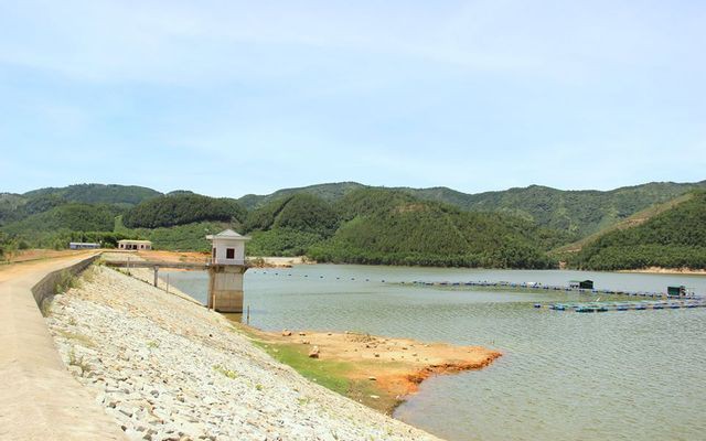 Hồ Khe Ngang
